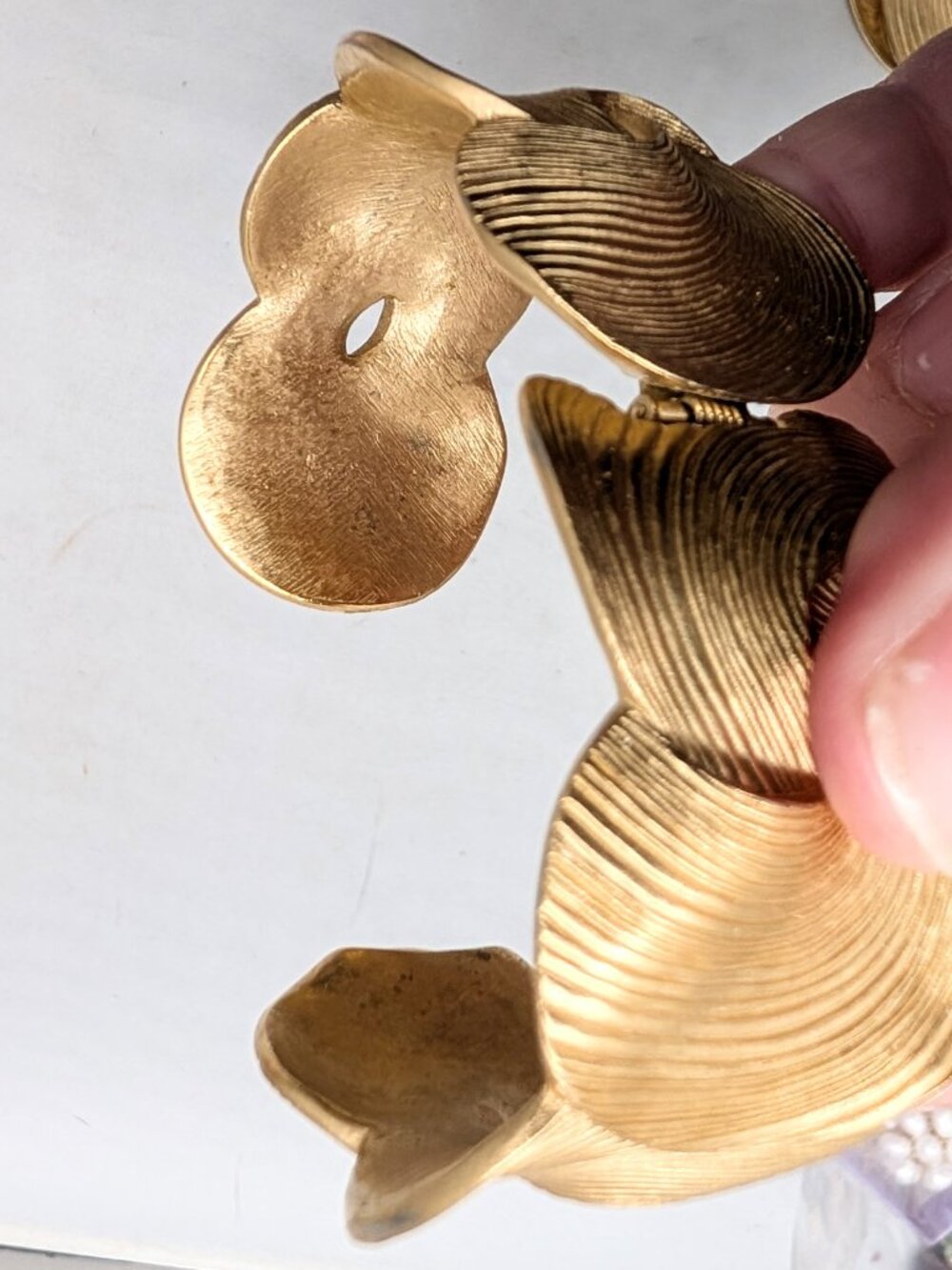 Vintage 1986 Signed Trifari Goldtone & Brown Enamel Cuff Bracelet - Picture 11 of 12